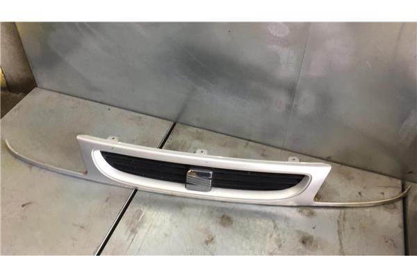 Recambio de rejilla capo para seat cordoba berlina (6k2)(1993 ) 1.4 i referencia OEM IAM XX  