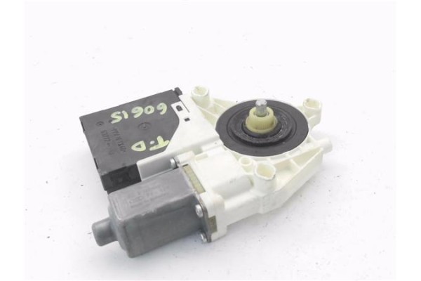 Recambio de motor elevalunas trasero derecho para audi a3 sportback (8pa) 2.0 tdi ambiente referencia OEM IAM 8P04959802D S00607