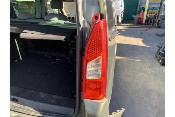 Recambio de piloto trasero derecho para peugeot partner tepee 1.6 premium referencia OEM IAM 6351FH  