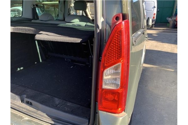 Recambio de piloto trasero derecho para peugeot partner tepee 1.6 premium referencia OEM IAM 6351FH  