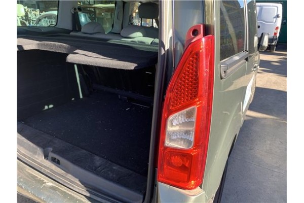 Recambio de piloto trasero derecho para peugeot partner tepee 1.6 premium referencia OEM IAM 6351FH  