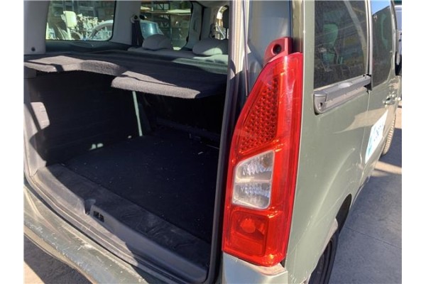 Recambio de piloto trasero derecho para peugeot partner tepee 1.6 premium referencia OEM IAM 6351FH  