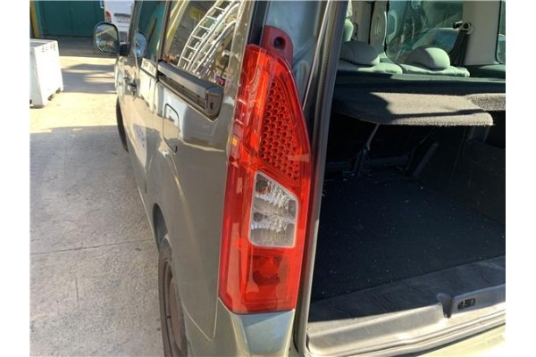Recambio de piloto trasero izquierdo para peugeot partner tepee 1.6 premium referencia OEM IAM 6350FH  