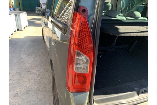 Recambio de piloto trasero izquierdo para peugeot partner tepee 1.6 premium referencia OEM IAM 6350FH  
