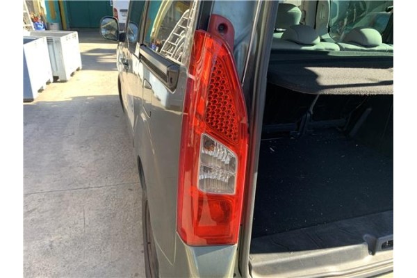Recambio de piloto trasero izquierdo para peugeot partner tepee 1.6 premium referencia OEM IAM 6350FH  