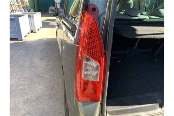 Recambio de piloto trasero izquierdo para peugeot partner tepee 1.6 premium referencia OEM IAM 6350FH  