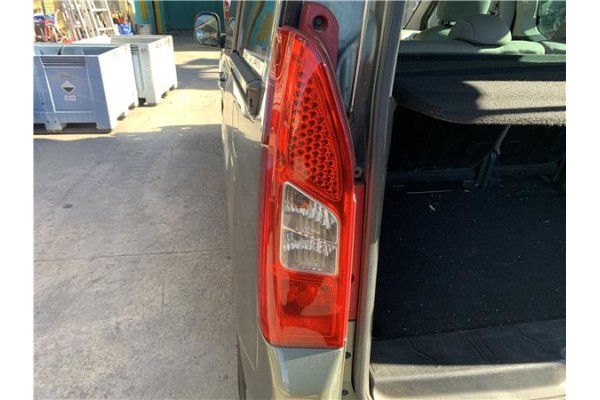 Recambio de piloto trasero izquierdo para peugeot partner tepee 1.6 premium referencia OEM IAM 6350FH  