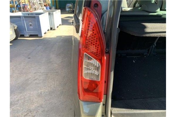Recambio de piloto trasero izquierdo para peugeot partner tepee 1.6 premium referencia OEM IAM 6350FH  