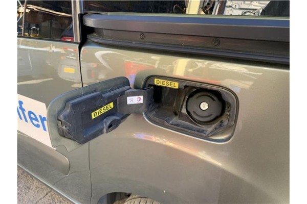 Recambio de tapa exterior combustible para peugeot partner tepee 1.6 premium referencia OEM IAM 1679984080  