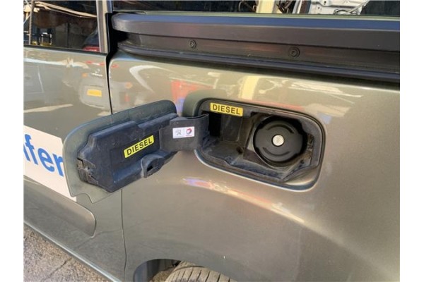 Recambio de tapa exterior combustible para peugeot partner tepee 1.6 premium referencia OEM IAM 1679984080  