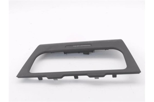 Recambio de embellecedor consola central para volkswagen golf vi (5k1) 1.4 advance referencia OEM IAM 5K0858071M  