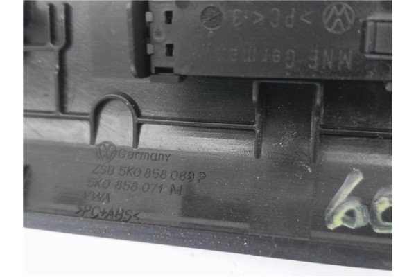 Recambio de embellecedor consola central para volkswagen golf vi (5k1) 1.4 advance referencia OEM IAM 5K0858071M  