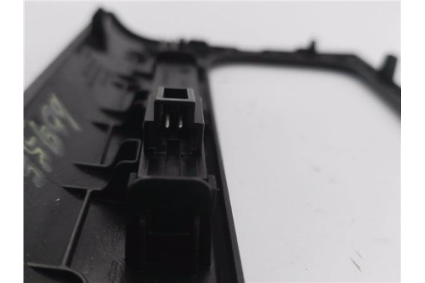 Recambio de embellecedor consola central para volkswagen golf vi (5k1) 1.4 advance referencia OEM IAM 5K0858071M  