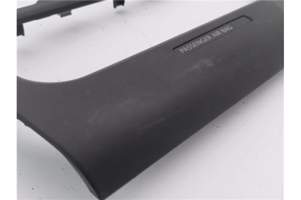 Recambio de embellecedor consola central para volkswagen golf vi (5k1) 1.4 advance referencia OEM IAM 5K0858071M  