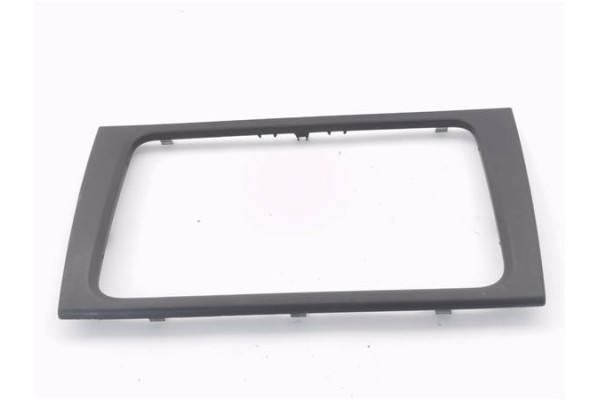 Recambio de embellecedor consola central para volkswagen golf vi (5k1) 1.4 advance referencia OEM IAM 5K0858063B  