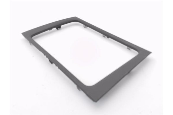 Recambio de embellecedor consola central para volkswagen golf vi (5k1) 1.4 advance referencia OEM IAM 5K0858063B  