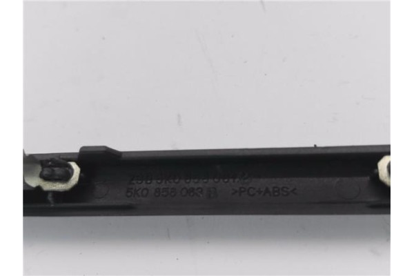 Recambio de embellecedor consola central para volkswagen golf vi (5k1) 1.4 advance referencia OEM IAM 5K0858063B  