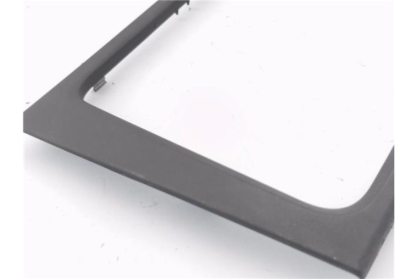 Recambio de embellecedor consola central para volkswagen golf vi (5k1) 1.4 advance referencia OEM IAM 5K0858063B  