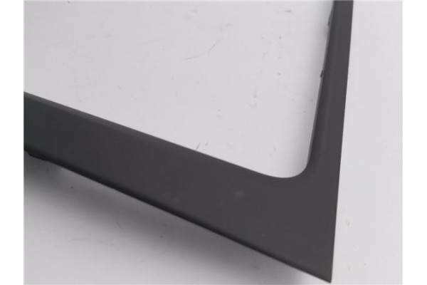 Recambio de embellecedor consola central para volkswagen golf vi (5k1) 1.4 advance referencia OEM IAM 5K0858063B  