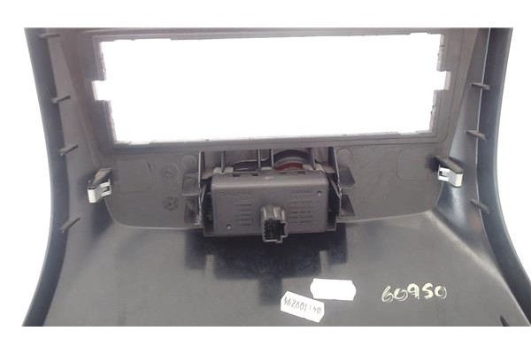 Recambio de embellecedor consola central para renault clio iii 1.5 dci (c/br1g) referencia OEM IAM 8200407765 8200469049 