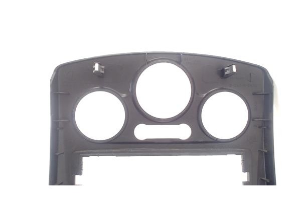 Recambio de embellecedor consola central para renault clio iii 1.5 dci (c/br1g) referencia OEM IAM 8200407765 8200469049 