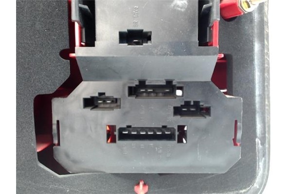 Recambio de piloto trasero derecho para volkswagen passat berlina (3b2) referencia OEM IAM 3B5945257 393361 