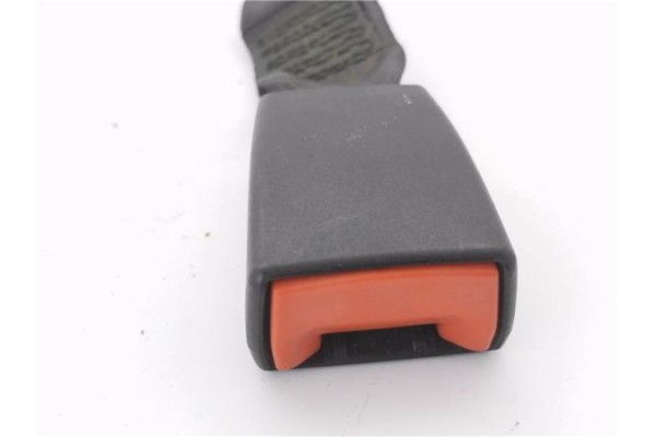 Recambio de anclaje cinturon trasero izquierdo para ford ka (ccu) 1.2 referencia OEM IAM 33033400  