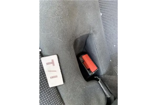 Recambio de anclaje cinturon trasero izquierdo para peugeot expert furgón 2.0 furgón l1h1 referencia OEM IAM 8974ZF  