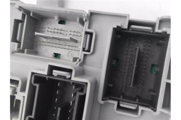 Recambio de caja fusibles/rele para ford ka (ccu) 1.2 referencia OEM IAM 00518735490  