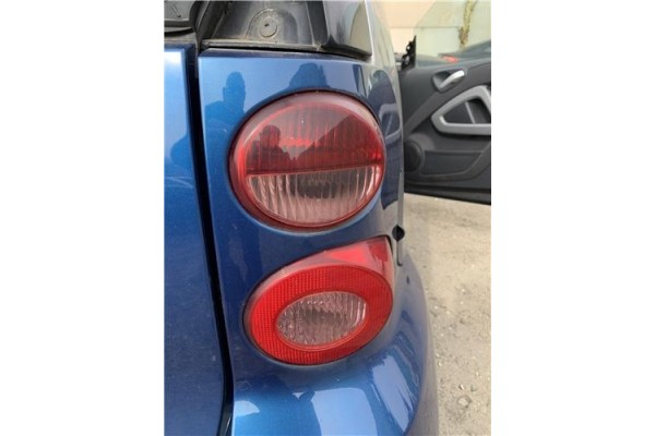 Recambio de piloto trasero derecho para smart fortwo coupe 1.0 fortwo coupe (52kw) referencia OEM IAM 4518200264CJ4A  