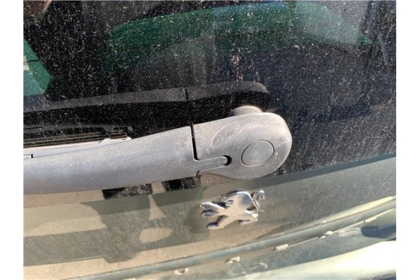 Recambio de brazo limpiaparabrisas trasero para peugeot partner tepee 1.6 premium referencia OEM IAM 6429FL  