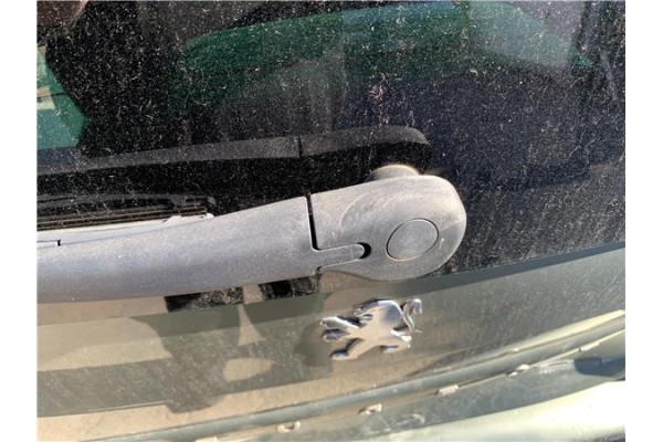 Recambio de brazo limpiaparabrisas trasero para peugeot partner tepee 1.6 premium referencia OEM IAM 6429FL  