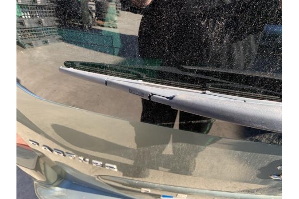 Recambio de brazo limpiaparabrisas trasero para peugeot partner tepee 1.6 premium referencia OEM IAM 6429FL  