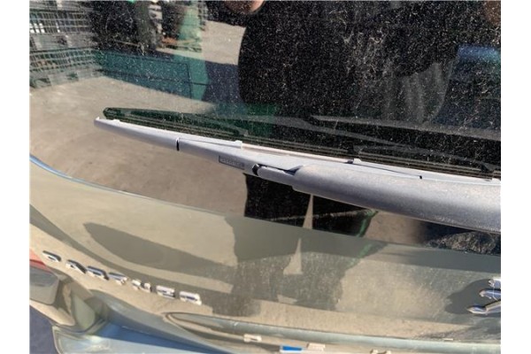 Recambio de brazo limpiaparabrisas trasero para peugeot partner tepee 1.6 premium referencia OEM IAM 6429FL  