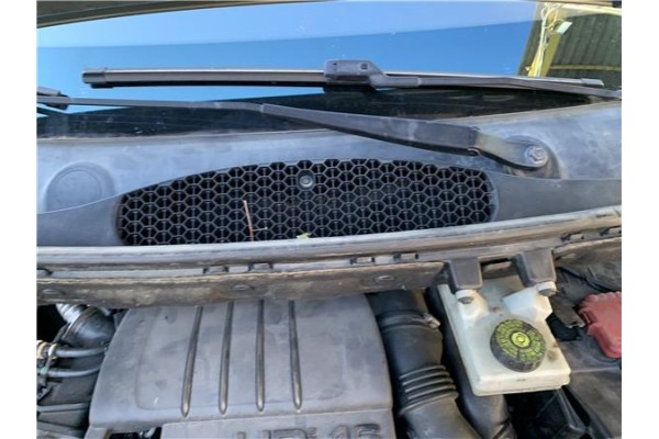 Recambio de brazo limpiaparabrisas delantero derecho para peugeot partner tepee 1.6 premium referencia OEM IAM 6429FJ  