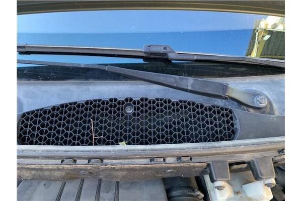 Recambio de brazo limpiaparabrisas delantero derecho para peugeot partner tepee 1.6 premium referencia OEM IAM 6429FJ  