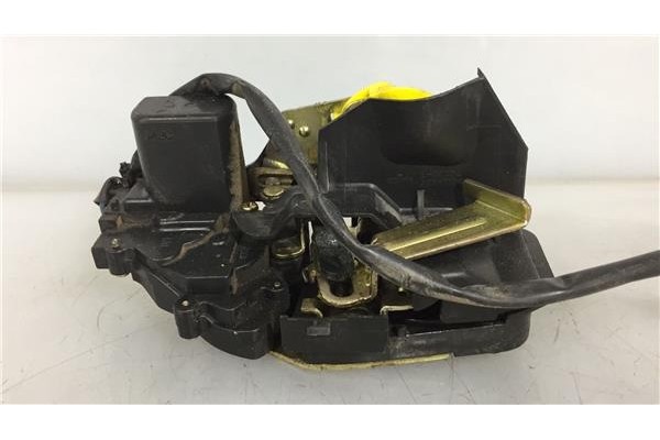 Recambio de cierre electromagnetico trasero izquierdo para kia carens (rs) 2.0 crdi referencia OEM IAM K2FA73310  