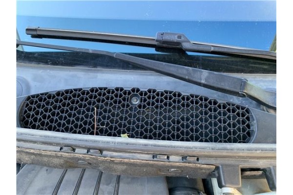 Recambio de brazo limpiaparabrisas delantero derecho para peugeot partner tepee 1.6 premium referencia OEM IAM 6429FJ  