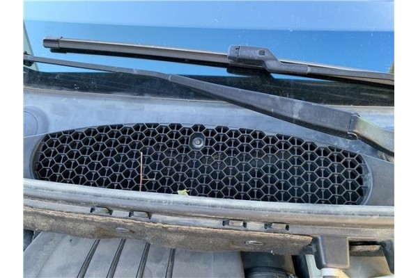 Recambio de brazo limpiaparabrisas delantero derecho para peugeot partner tepee 1.6 premium referencia OEM IAM 6429FJ  