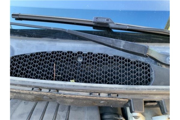 Recambio de brazo limpiaparabrisas delantero derecho para peugeot partner tepee 1.6 premium referencia OEM IAM 6429FJ  