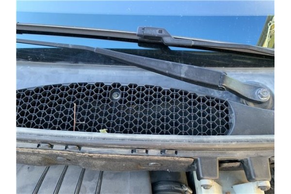 Recambio de brazo limpiaparabrisas delantero derecho para peugeot partner tepee 1.6 premium referencia OEM IAM 6429FJ  