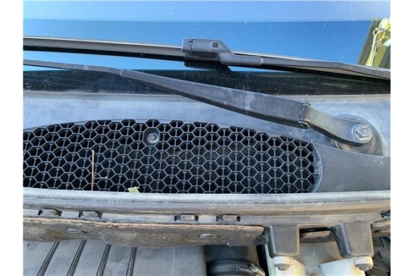 Recambio de brazo limpiaparabrisas delantero derecho para peugeot partner tepee 1.6 premium referencia OEM IAM 6429FJ  