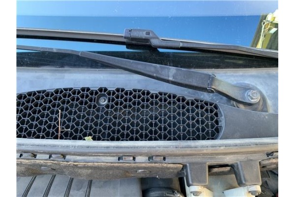 Recambio de brazo limpiaparabrisas delantero derecho para peugeot partner tepee 1.6 premium referencia OEM IAM 6429FJ  