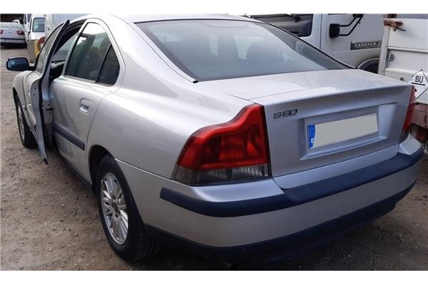 volvo s60 berlina del año 2004