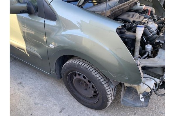 Recambio de aleta delantero derecha para peugeot partner tepee 1.6 premium referencia OEM IAM 7841Y2  