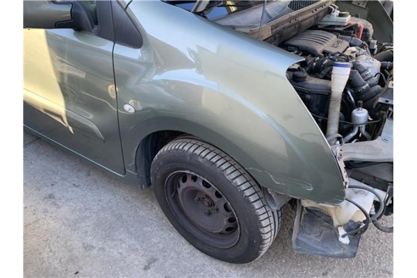 Recambio de aleta delantero derecha para peugeot partner tepee 1.6 premium referencia OEM IAM 7841Y2  