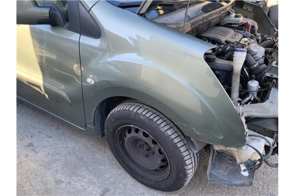 Recambio de aleta delantero derecha para peugeot partner tepee 1.6 premium referencia OEM IAM 7841Y2  