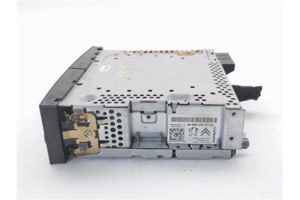 Recambio de autoradio para peugeot 207 1.4 referencia OEM IAM 96660454XT 16077506XT 