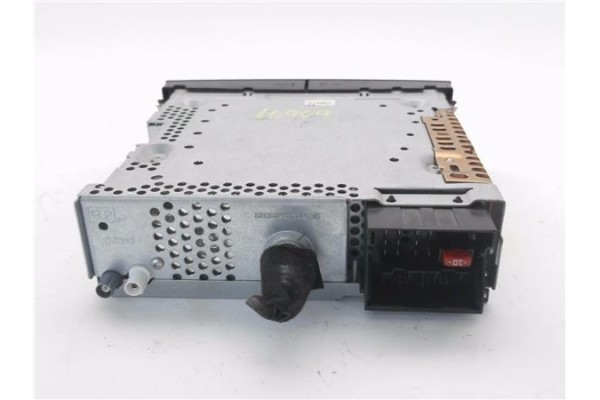 Recambio de autoradio para peugeot 207 1.4 referencia OEM IAM 96660454XT 16077506XT 