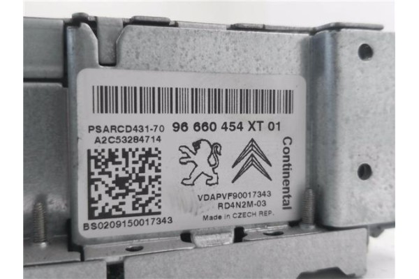 Recambio de autoradio para peugeot 207 1.4 referencia OEM IAM 96660454XT 16077506XT 